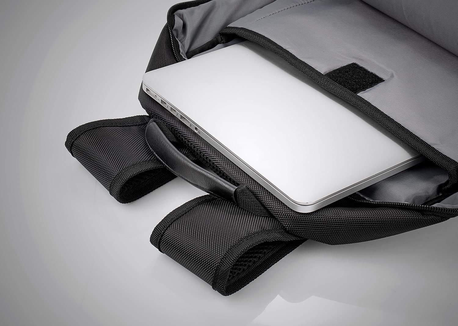 Portalaptop Pierre 17 Lts. 11